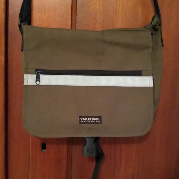 yak pak messenger bag
